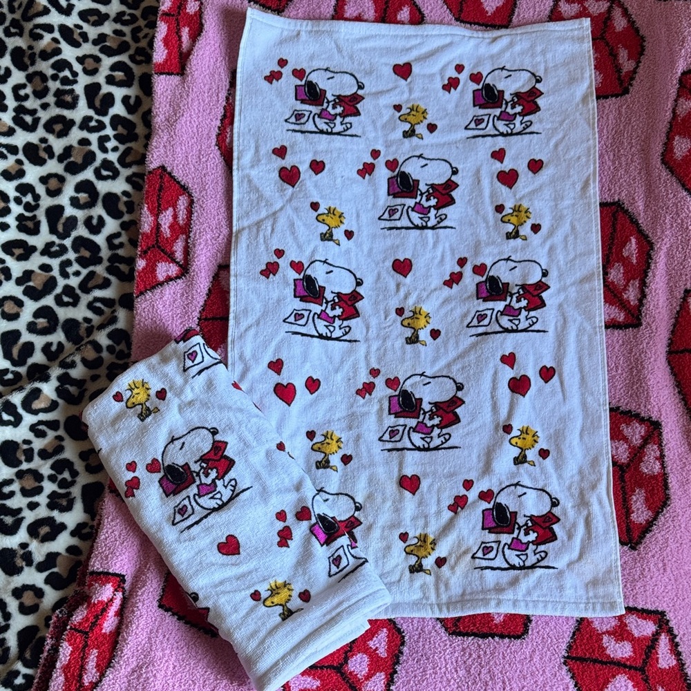 2 Valentine’s Day Snoopy and Woodstock Towel Set